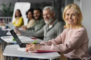 Nuevos talleres tecnológicos para mayores en Moralzarzal: ¡aprende a gestionar tu salud y conectar con tus seres queridos!