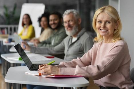 Nuevos talleres tecnológicos para mayores en Moralzarzal: ¡aprende a gestionar tu salud y conectar con tus seres queridos!