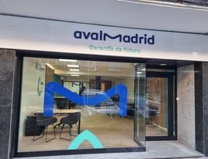 Arroyomolinos y Avalmadrid colaboran para apoyar financieramente a empresas locales