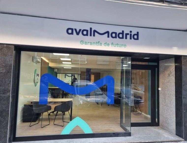 Arroyomolinos y Avalmadrid colaboran para apoyar financieramente a empresas locales