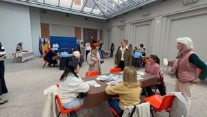Chamartín celebra la Pascua rumana con talleres y exhibición de trajes tradicionales