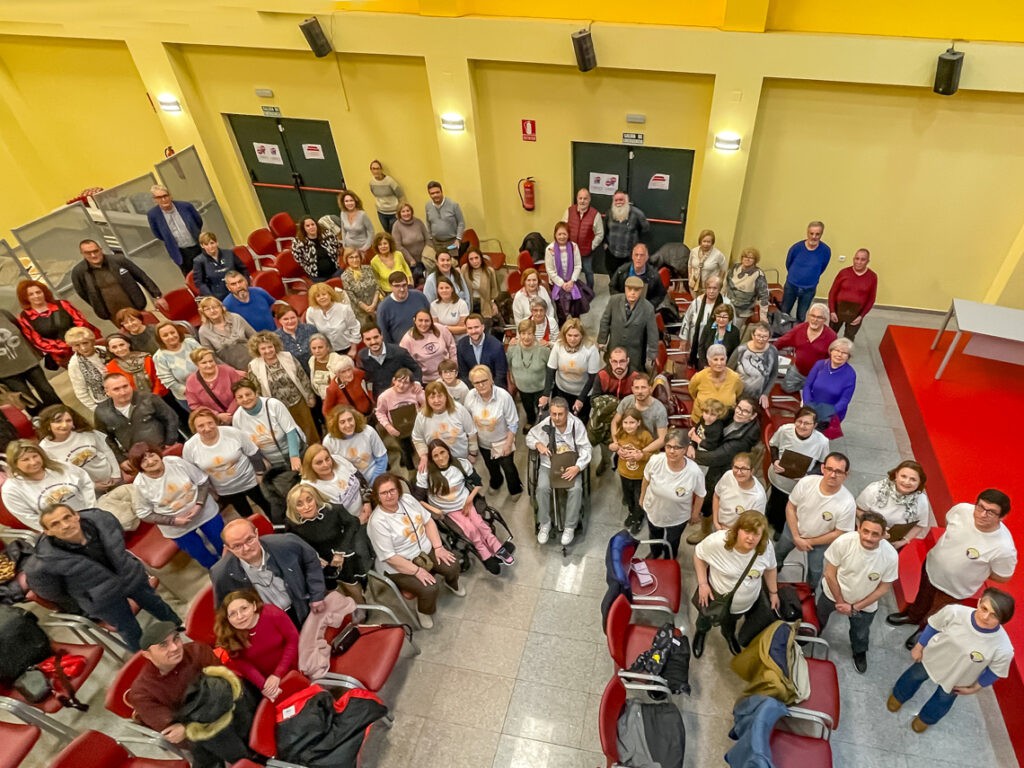 El alcalde de Torrejón firma convenios con 25 asociaciones para uso gratuito de un centro polivalente