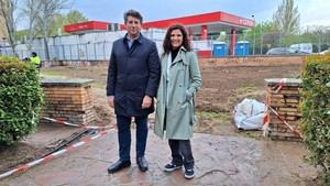 Alcalá transforma la calle Torrejón del Rey con una nueva pradera verde