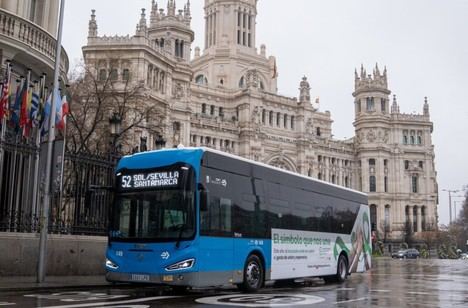 Un autobús de EMT Madrid se vinila para concienciar sobre el cáncer en su Día Mundial