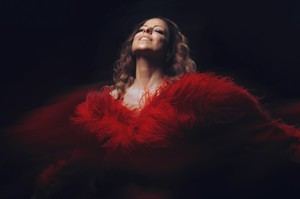 Pastora Soler celebra 30 años de carrera en el Festival Rivas Flamenca