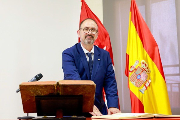 Francisco Santos Olalla asume la dirección de la ETSIDI en Madrid