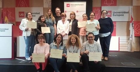 José Miguel Mansilla entrega diplomas a voluntarios de Cáritas en jornada de formación