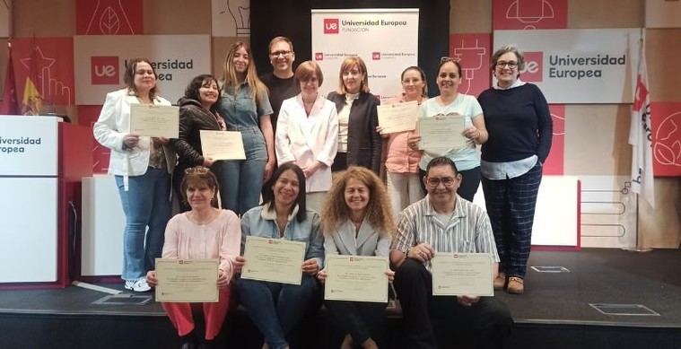 José Miguel Mansilla entrega diplomas a voluntarios de Cáritas en jornada de formación