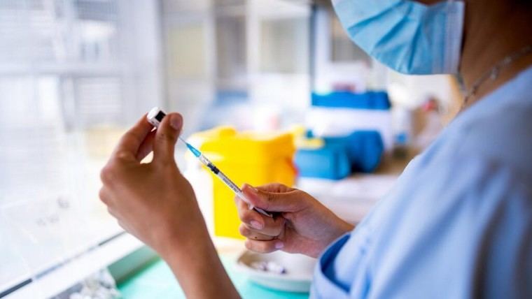Madrid adquiere 320.000 dosis de la vacuna contra el virus del papiloma humano para proteger a menores y grupos de riesgo