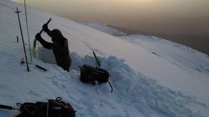 Madrid realiza sondeos en la nieve para prevenir aludes