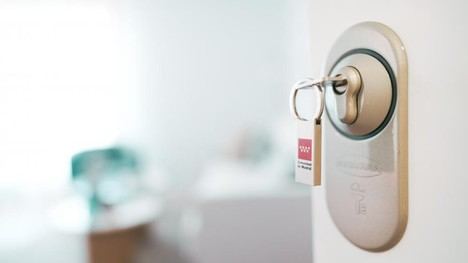 Inversión de 11,2 millones para reforzar la seguridad en 50.000 viviendas de la Agencia de Vivienda Social en Madrid