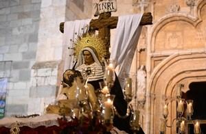 Lluvia interrumpe la Procesión del Cristo de los Desamparados en Alcalá de Henares