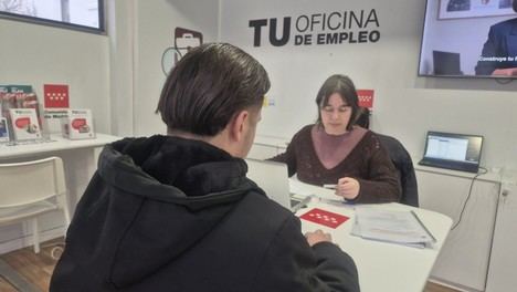 Servicios de empleo llegan a Villanueva de la Cañada con la visita de la Oficina de Empleo madrileña