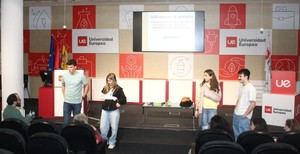 Estudiantes de Medicina aprenden sobre osteogénesis imperfecta con D. Felipe Mateos