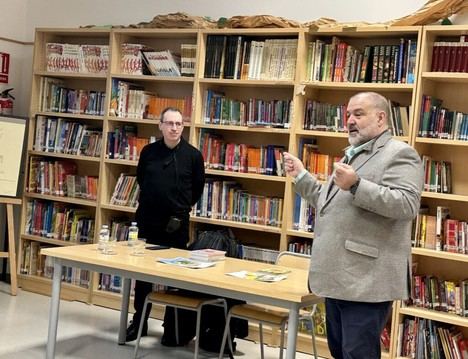 Cerca de 1.700 escolares de Vicálvaro se suman al ciclo Libro Fórum 2026 con encuentros literarios y un certamen creativo