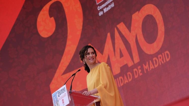 Díaz Ayuso celebra el orgullo español desde la Puerta del Sol en el Día de la Comunidad de Madrid