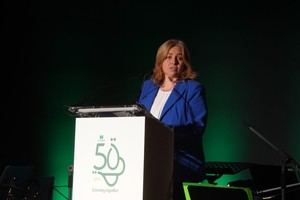 Inma Sanz destaca la importancia del libre comercio en el 50º aniversario de Aresbank
